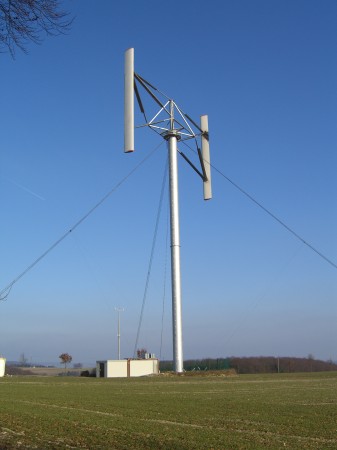 Windenergieanlage mit H-Darrieus Rotor